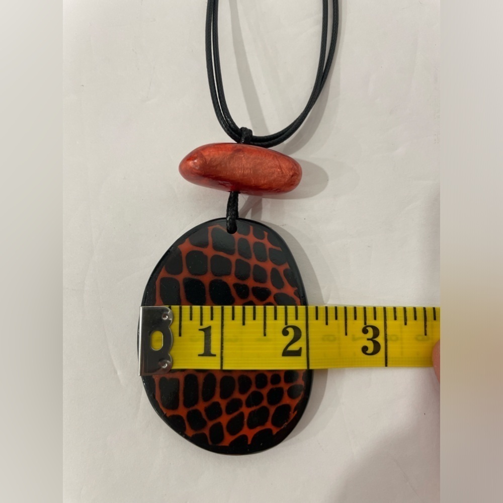 Decouture Handcrafted Fair Trade Black and Red Resin Necklace - Picture 7 of 7